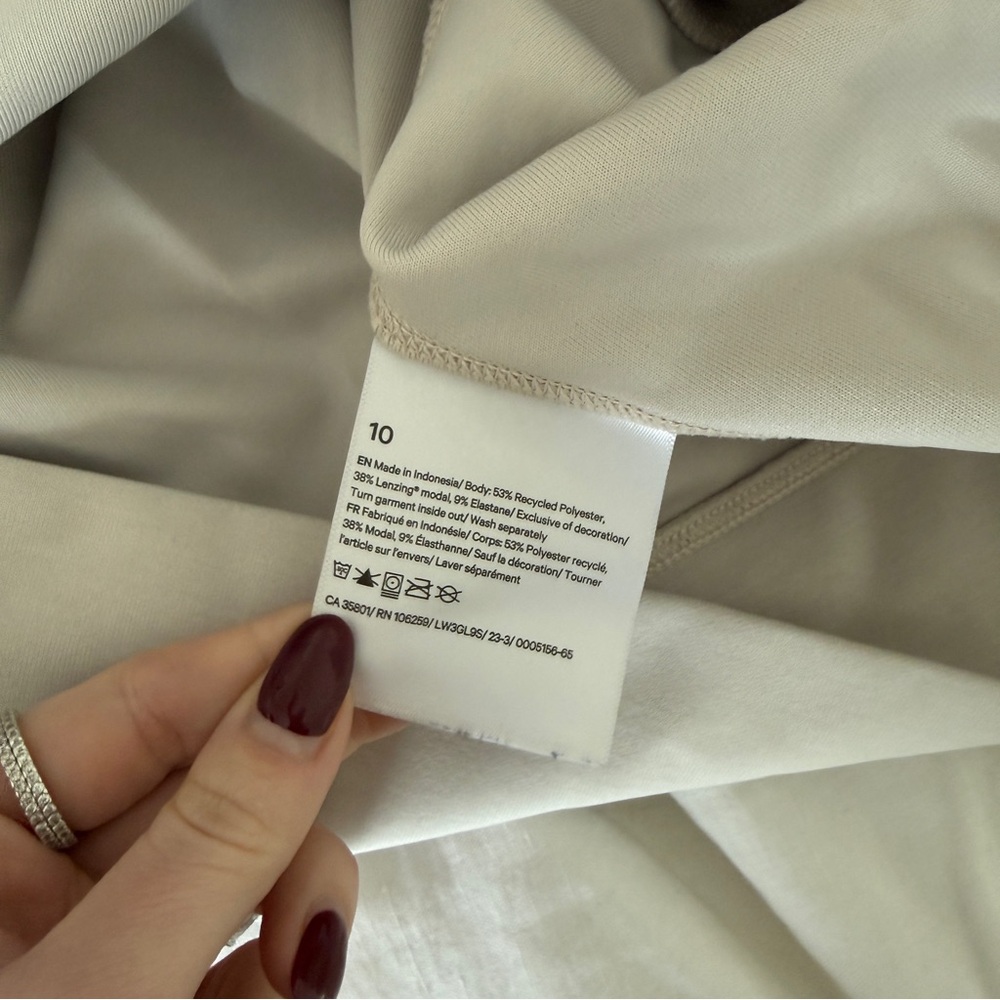 Lululemon - Cream Pullover - Picture 5 of 5